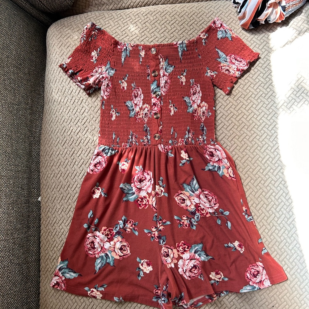 Medium J for Justify Floral Off-Shoulder Romper